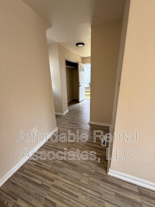 Building Photo - 1425 S 11th St