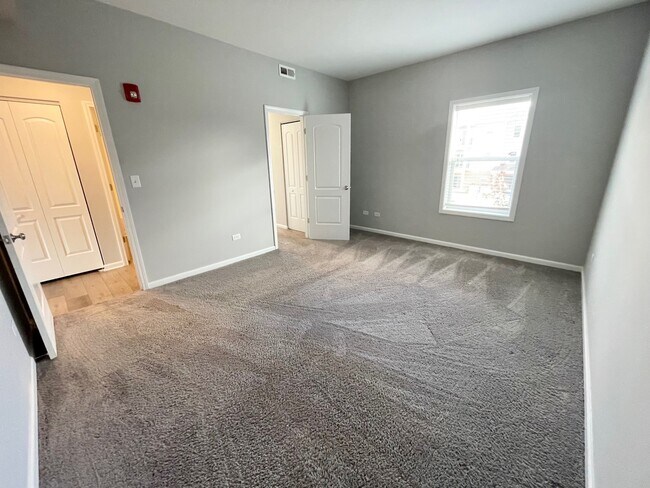 Building Photo - 811 E Main St