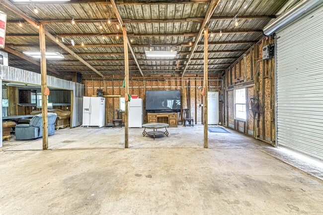 Building Photo - 215 Little Dogie Rd