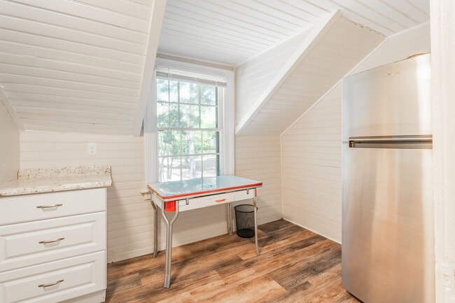 Building Photo - 326 Sumter St SE