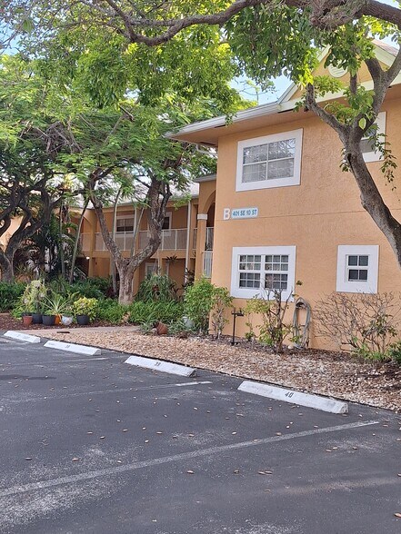 Building Photo - 401 SE 10th St