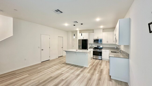 Building Photo - Beautiful, Newer Construction Home in Desi...