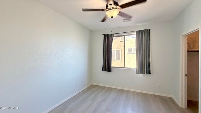 Building Photo - 1289 E Iris Dr