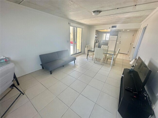 Building Photo - 6009 Sea Ranch Dr