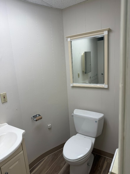 Building Photo - 185 N Main St