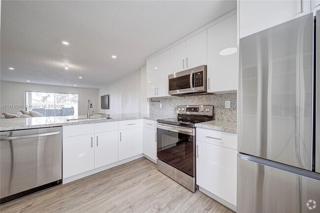 Building Photo - 8329 SW 137th Ave