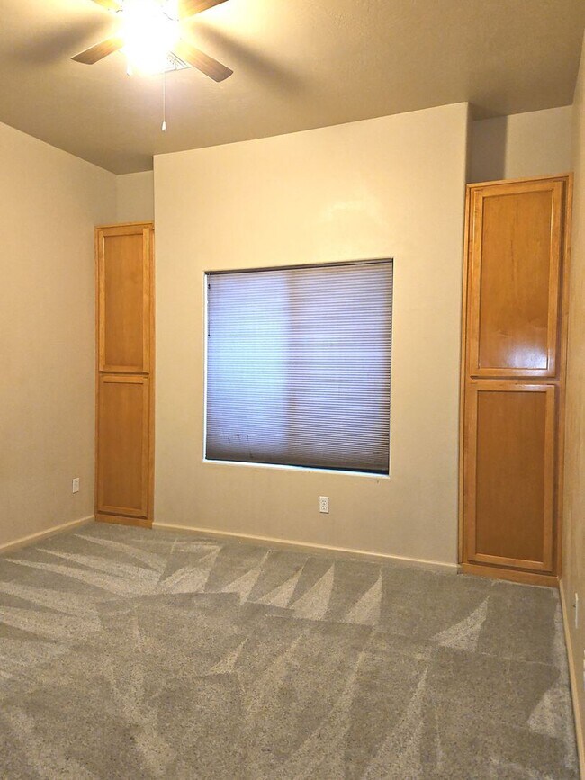 Building Photo - 3422 W 16th Ln