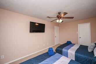 Building Photo - 19414 Dianeshire Dr