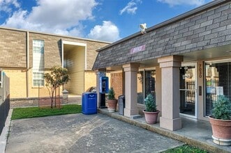 Building Photo - 7048 Glenview Dr