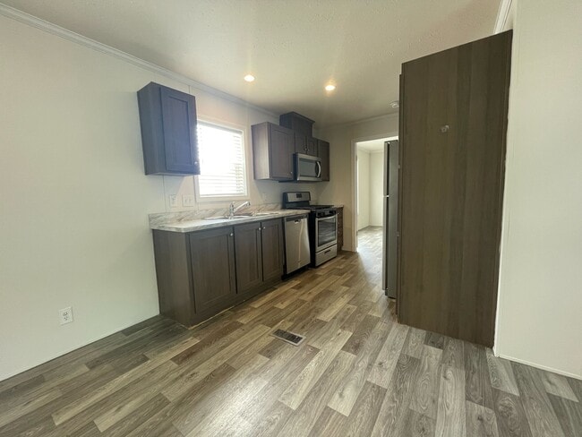 Building Photo - 15862 Villaire Ave
