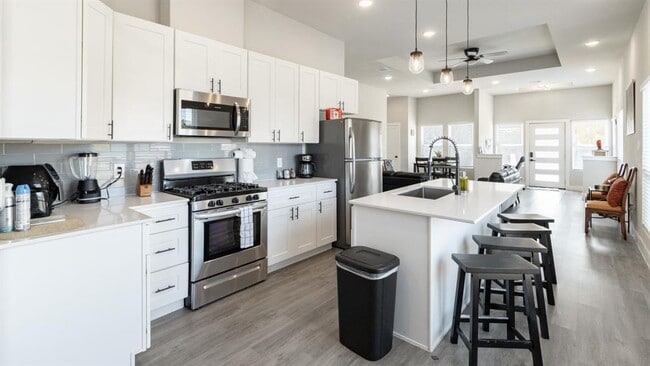 Building Photo - 505 Carl St