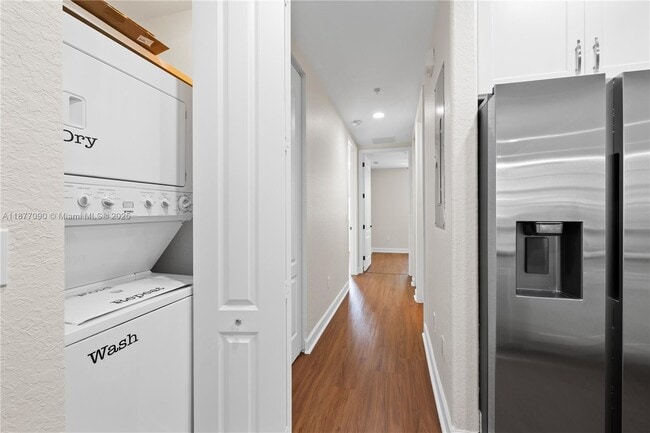 Building Photo - 433 SW 147th Ave