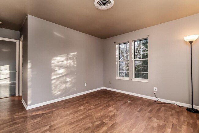 Building Photo - 905 Harbor House Dr. #8