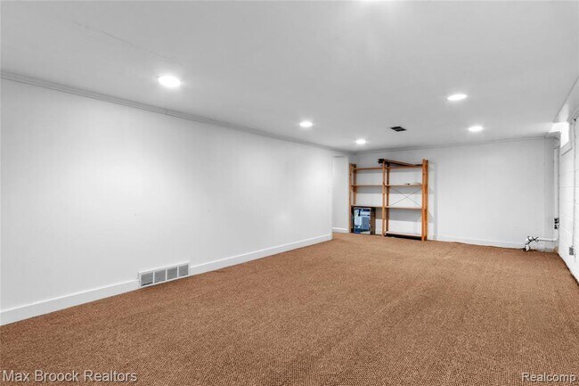Building Photo - 600 Westwood Dr