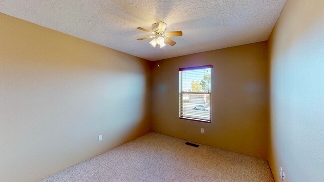 Building Photo - 3 bedroom 2.5 bathroom southwest Albuquerque