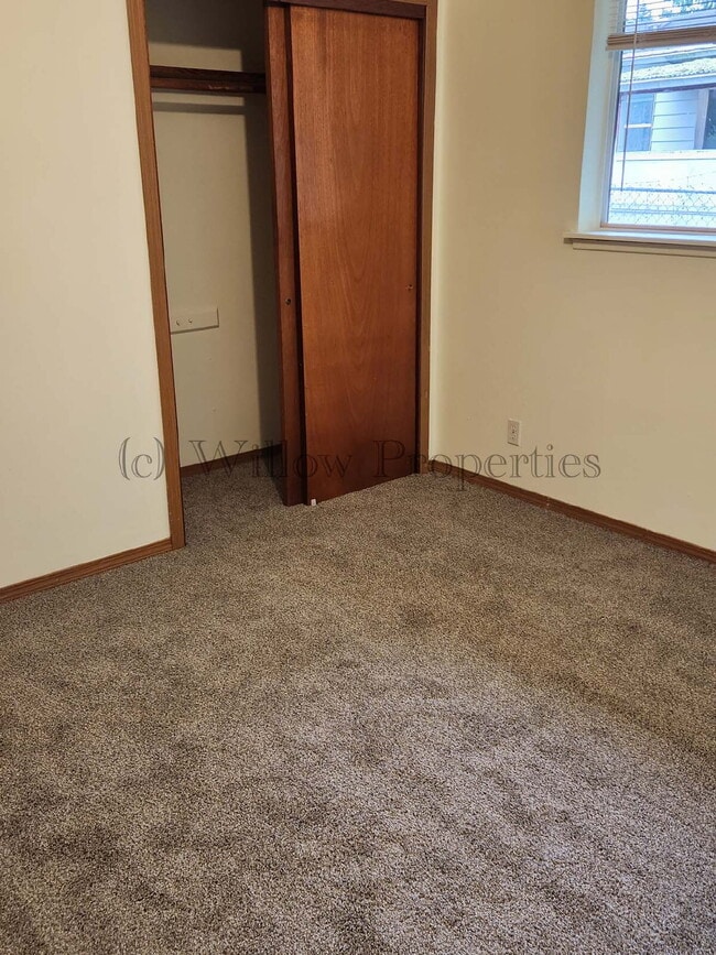 Building Photo - Cozy one bedroom duplex