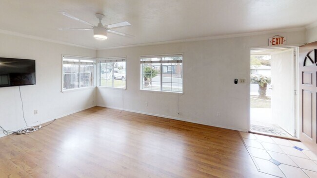 Building Photo - 3BD/2BA, Large Rooms, Patio!