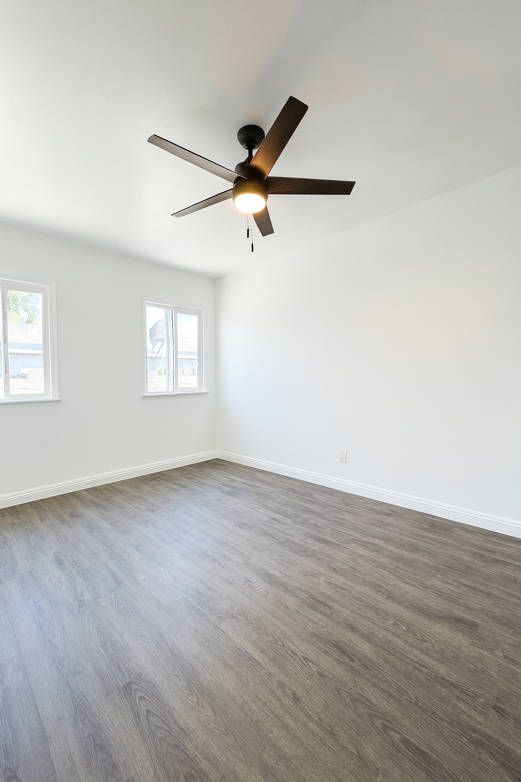 Building Photo - 617 E 109th St