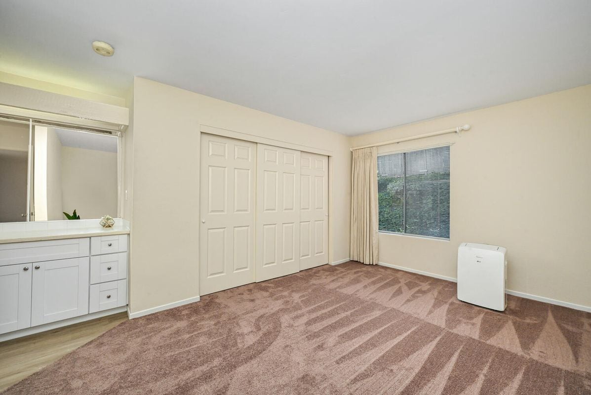 Building Photo - 23732 Hillhurst Dr