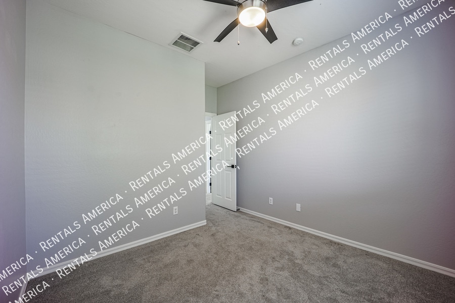 Building Photo - 18830 E Swan Dr