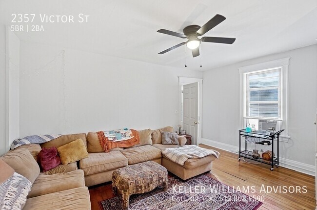 Building Photo - 2357 Victor St