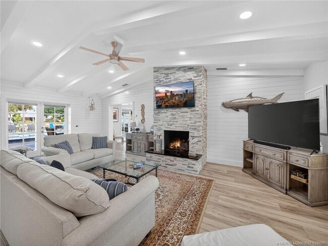 Building Photo - 724 NW Spruce Ridge Dr