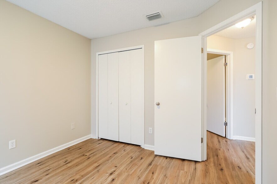 Building Photo - 1263 Suffolk Pl