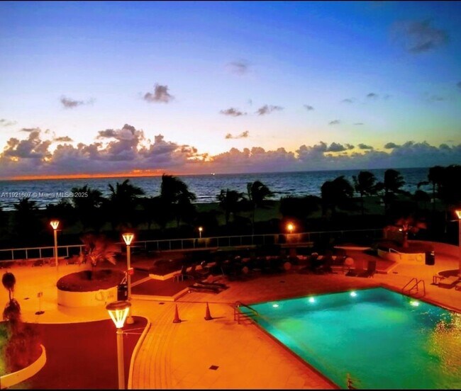 Building Photo - 100 Lincoln Rd