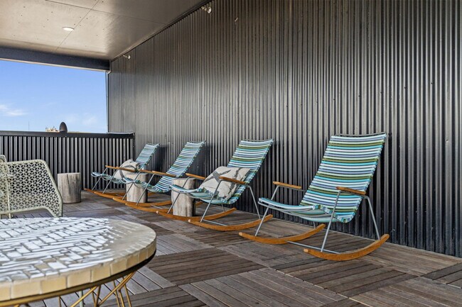 Building Photo - 501 N Perth St