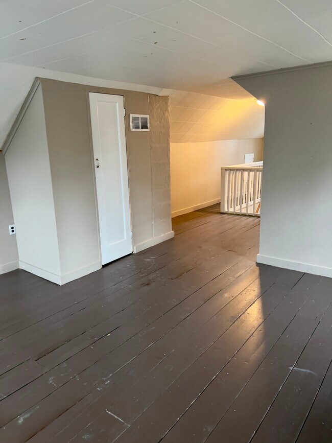 Upstairs - 4705 Ardmore Ave