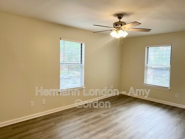 Building Photo - 4225 W Pine Blvd