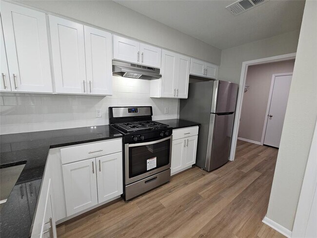 Building Photo - 1418 Hyridge Cir