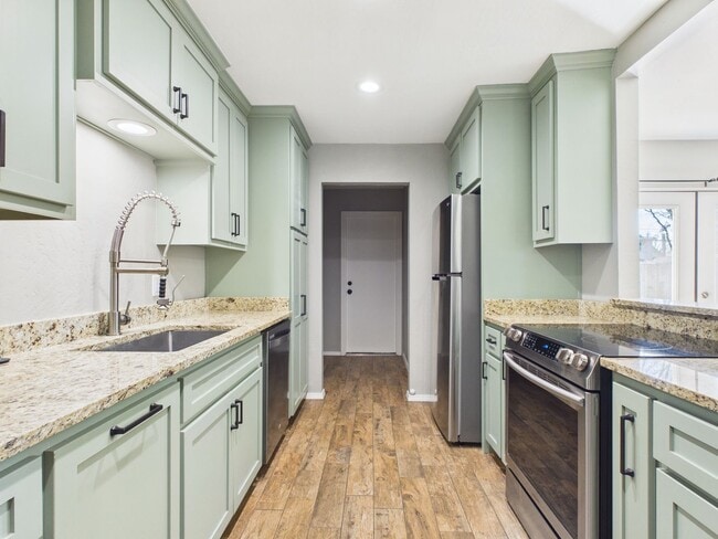 Building Photo - Beautiful in Belmar!