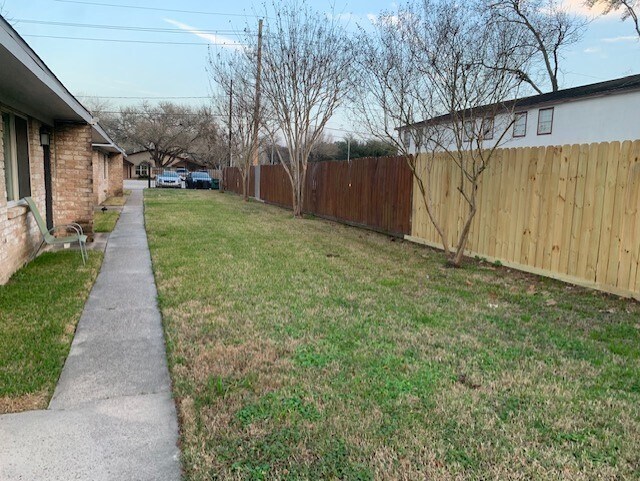 Building Photo - 604 Wilson Rd