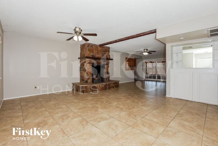 Building Photo - 2620 S Holbrook Ln