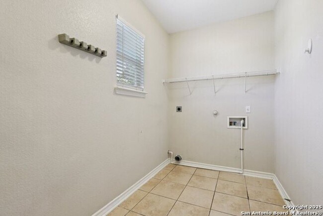 Building Photo - Welcome to your dream home-a stunning 4-be...