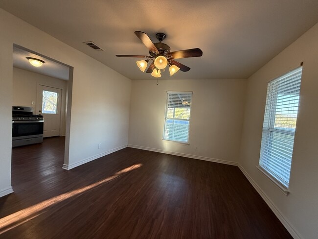 Building Photo - 7665 Dahlen St