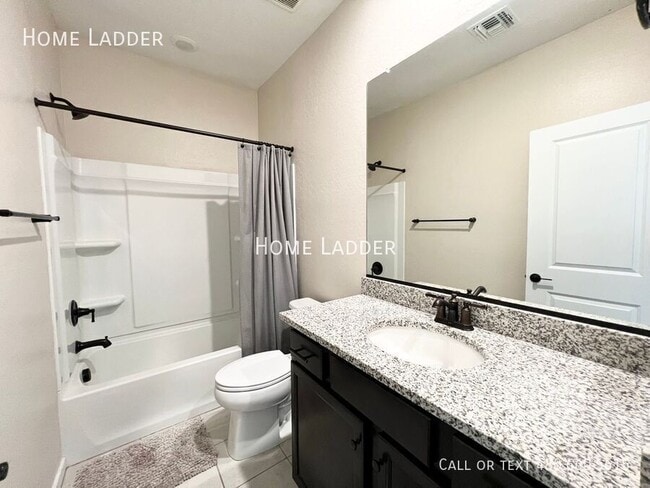 Building Photo - 779 E Doral Ave
