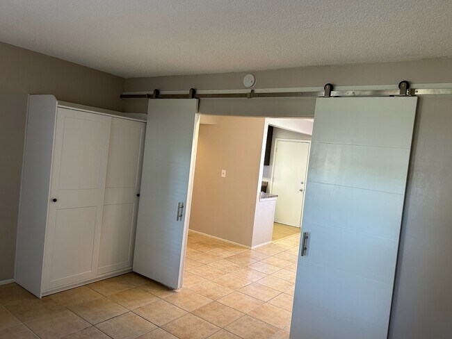 Building Photo - 3604 Kalsman Dr