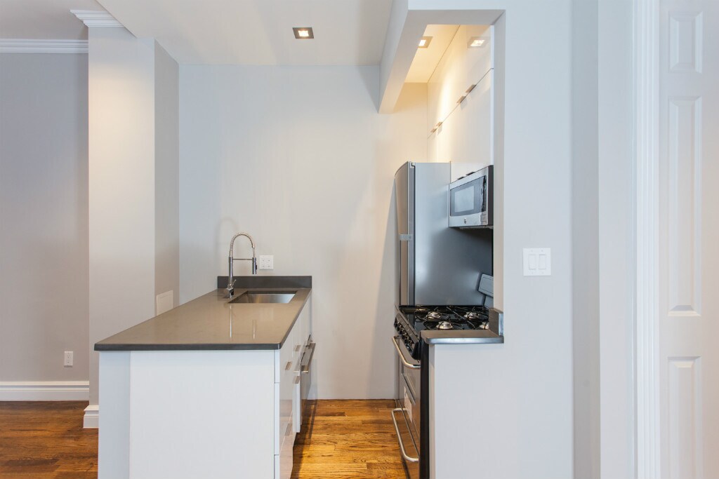 Building Photo - 234 Mott St