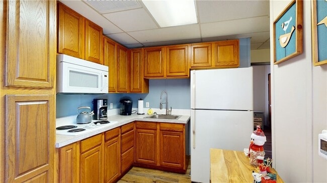Building Photo - 5585 Straub Rd