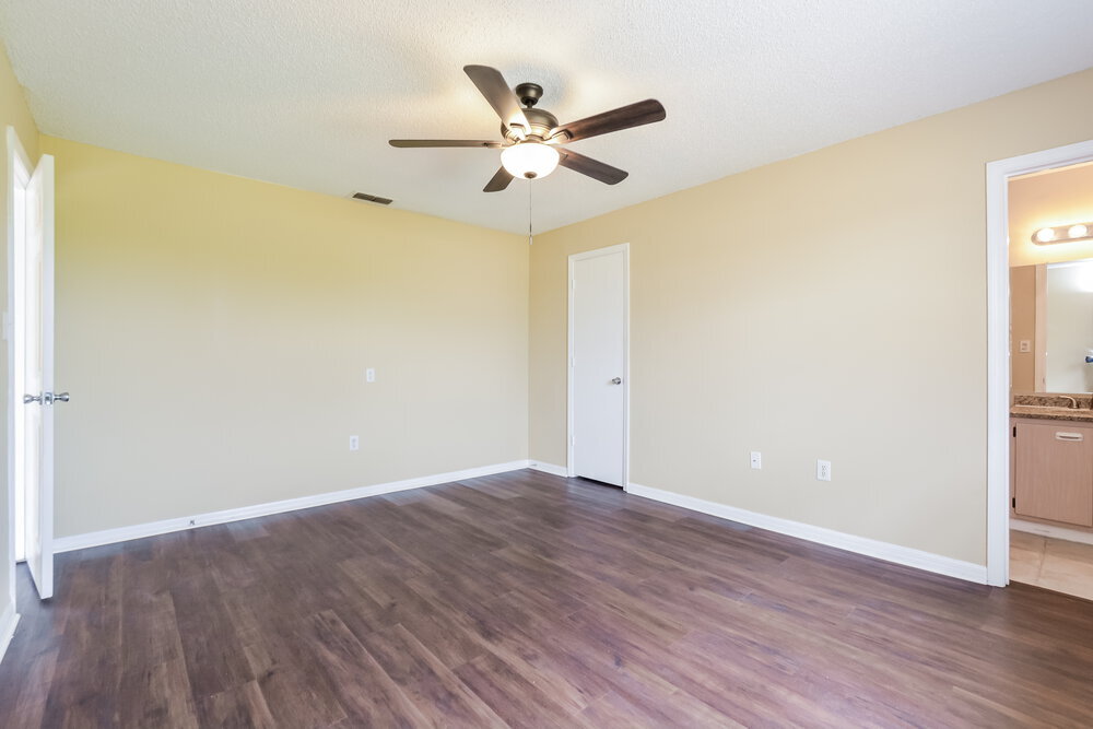 Building Photo - 3100 Croton Ave