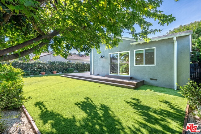 Building Photo - 5970 Balcom Ave