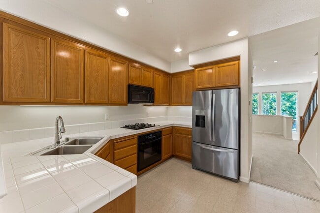 Building Photo - SUNNY TOWNHOME NEAR TRAILS STYLISH, FUNCTIONAL, & VERY ACCESSIBLE