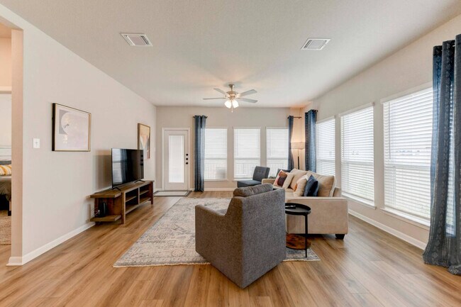 Building Photo - 2839 Fox River Dr