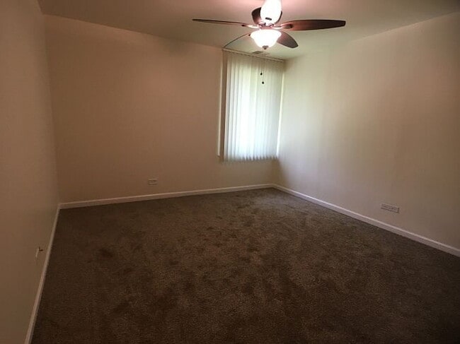 Building Photo - "Charming 2-Bedroom Retreat in Lisle with Spacious Living – 850 Sq Ft of Comfort!"