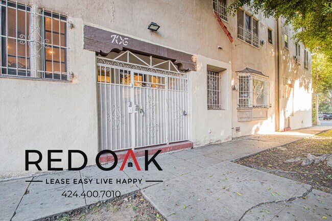 Building Photo - 706 N St Andrews Pl