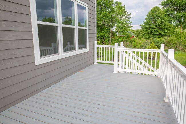 Building Photo - 2845 Beechwood Dr