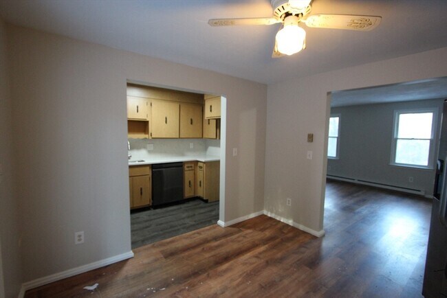 Building Photo - 70 Beach St