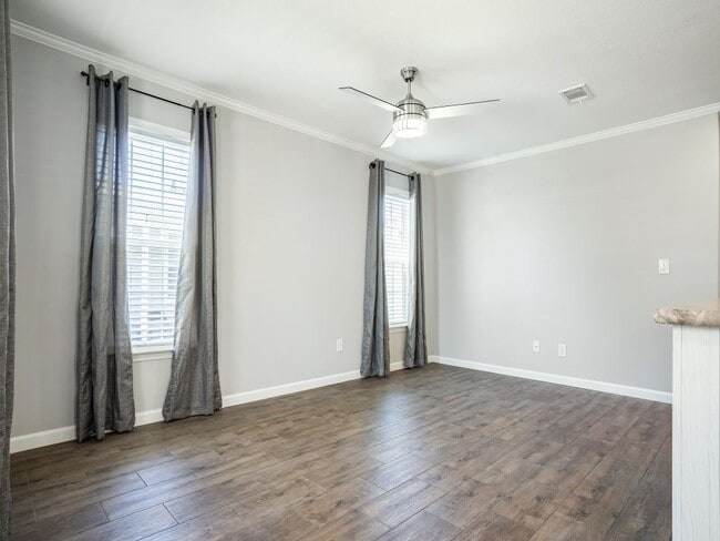 Building Photo - 2610 Dogwood Pl